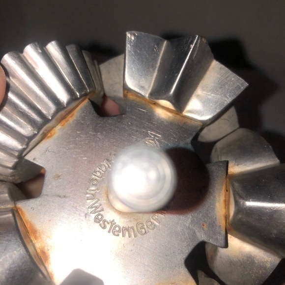 1930's rolling steel cookie cutter w/6 different cookie designs. Used - Picture 10 of 11